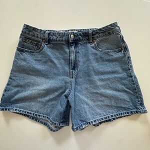 H & M blue denim shorts